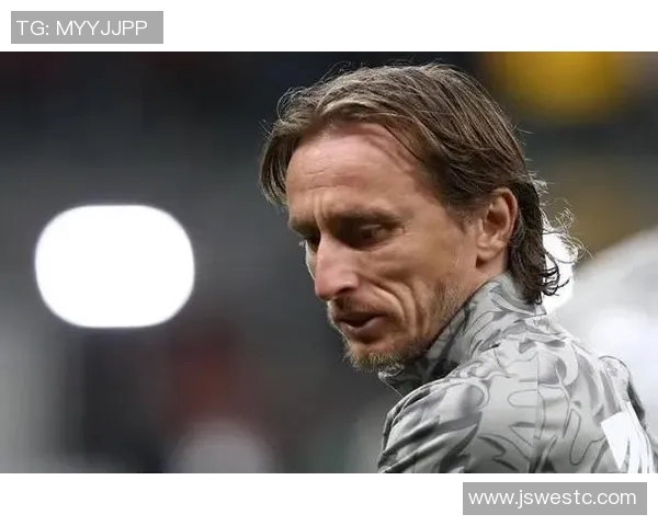 莫德里奇:足球场上的魔术师如何引领球队走向辉煌的传奇之路 莫德里奇:足球场上的魔术师如何引领球队走向辉煌的传奇之路