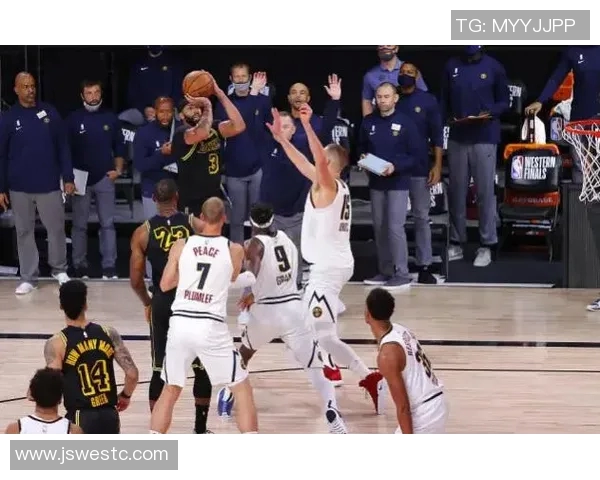 雨燕直播湖人对战掘金精彩赛事回顾与分析 雨燕直播湖人对战掘金精彩赛事回顾与分析