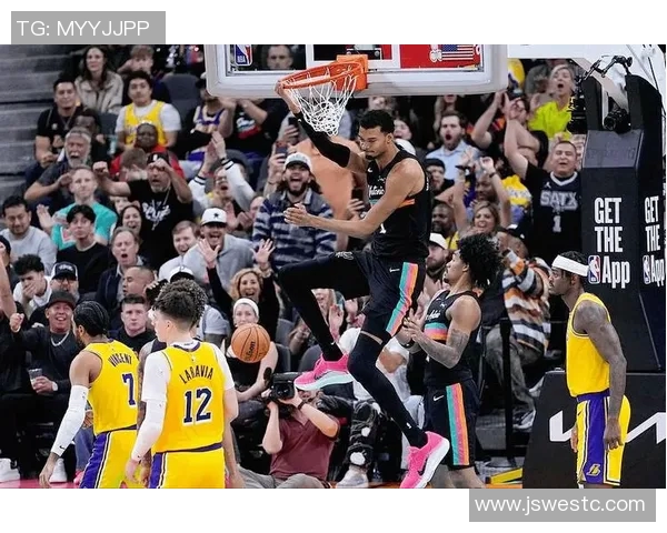 马刺与湖人激战正酣18场对决回顾与精彩瞬间分析 马刺与湖人激战正酣18场对决回顾与精彩瞬间分析