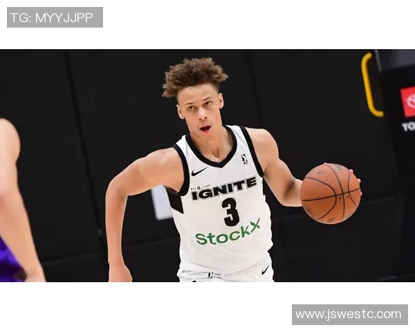 戴森丹尼尔斯崛起之路：从青涩新星到篮球场上的全能战士