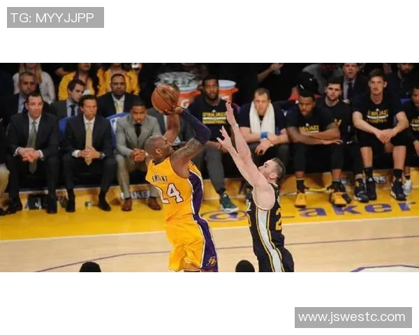 科比布莱恩特传奇生涯回顾与影响力分析：从篮球场到全球偶像的蜕变之路